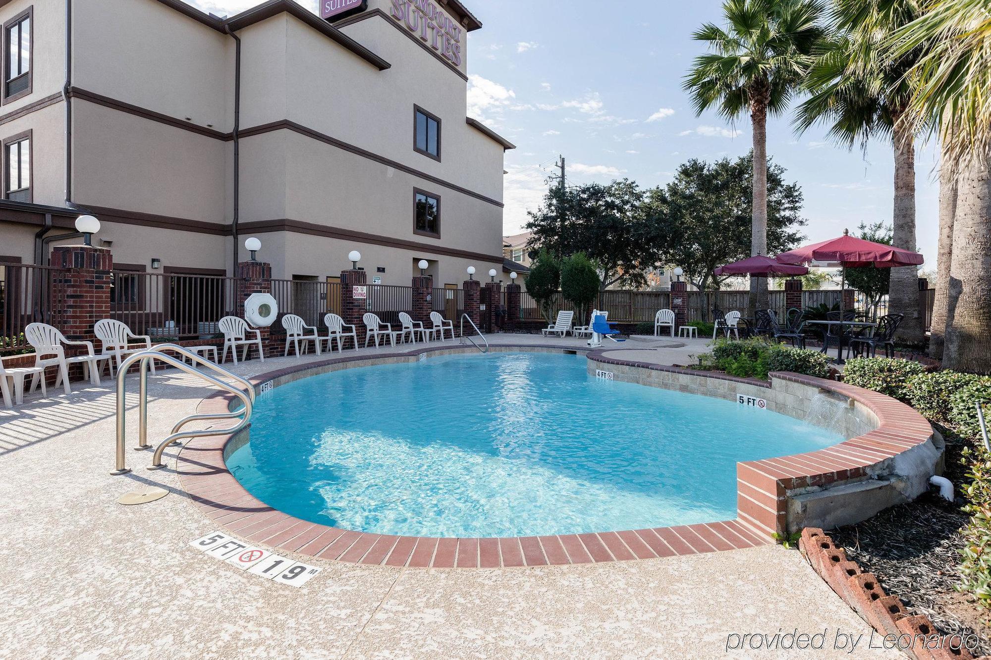 Comfort Suites Lake Jackson Clute Exterior photo