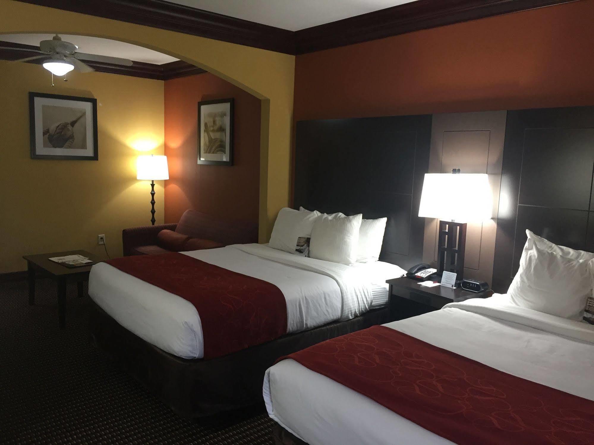 Comfort Suites Lake Jackson Clute Exterior photo