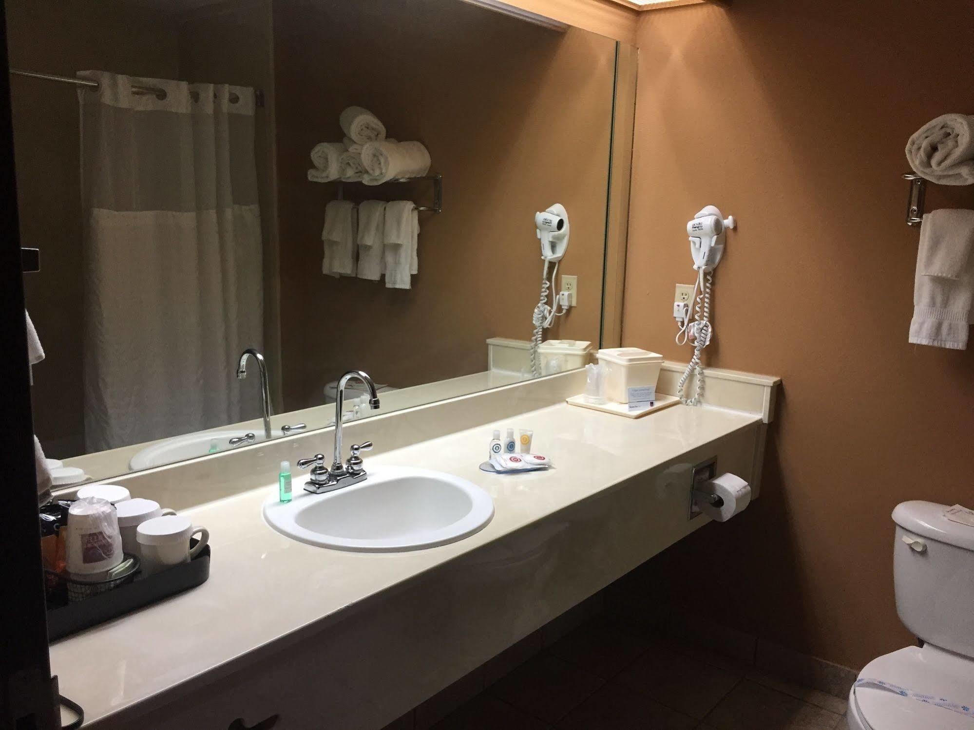 Comfort Suites Lake Jackson Clute Exterior photo