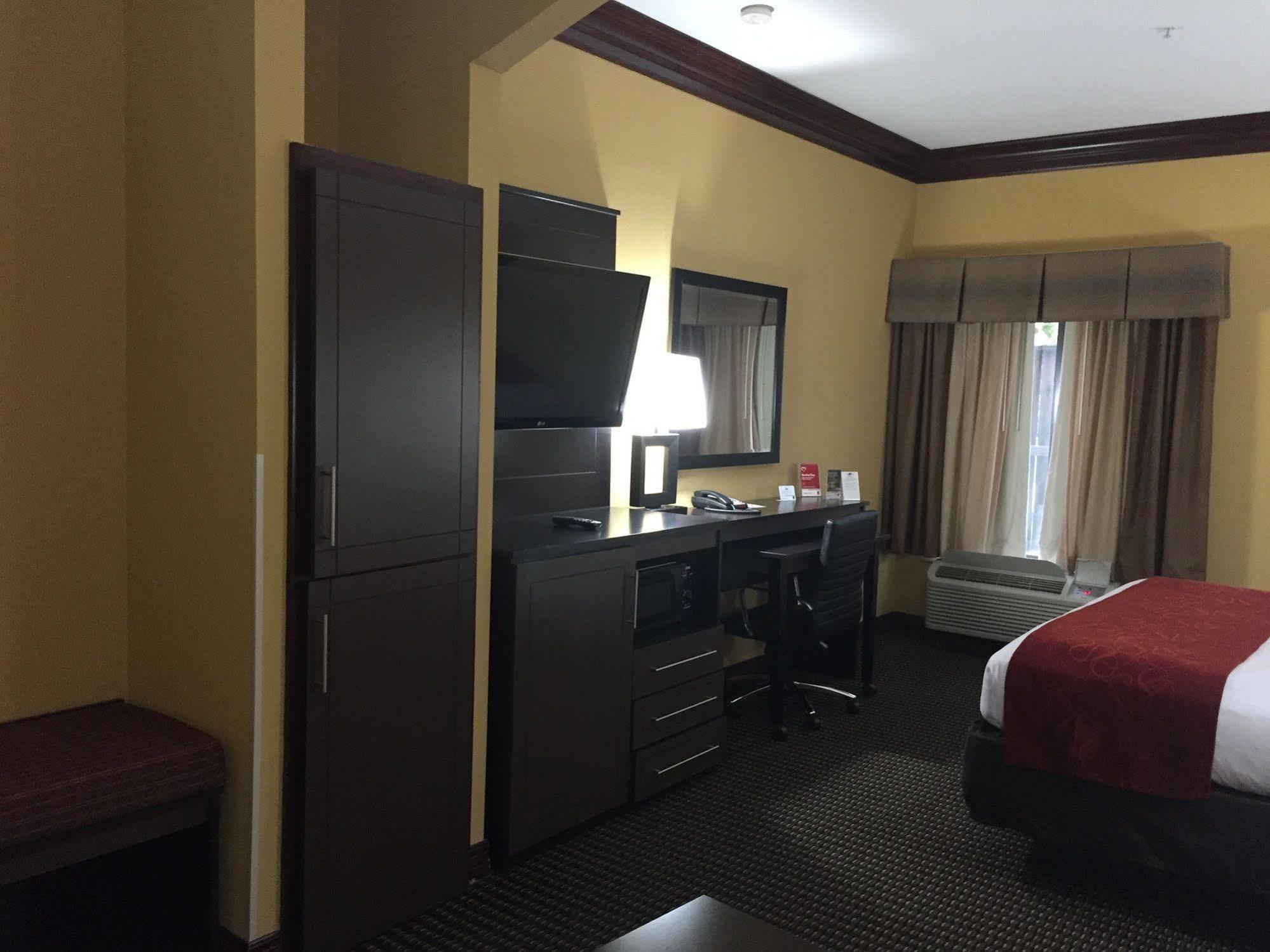 Comfort Suites Lake Jackson Clute Exterior photo