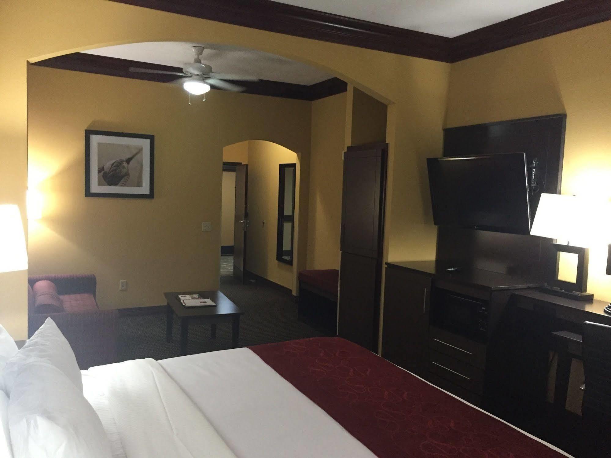 Comfort Suites Lake Jackson Clute Exterior photo