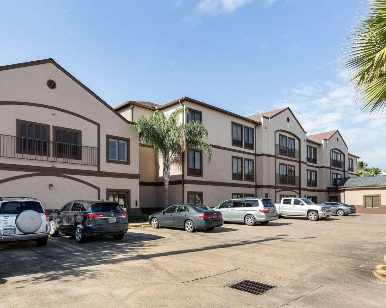 Comfort Suites Lake Jackson Clute Exterior photo